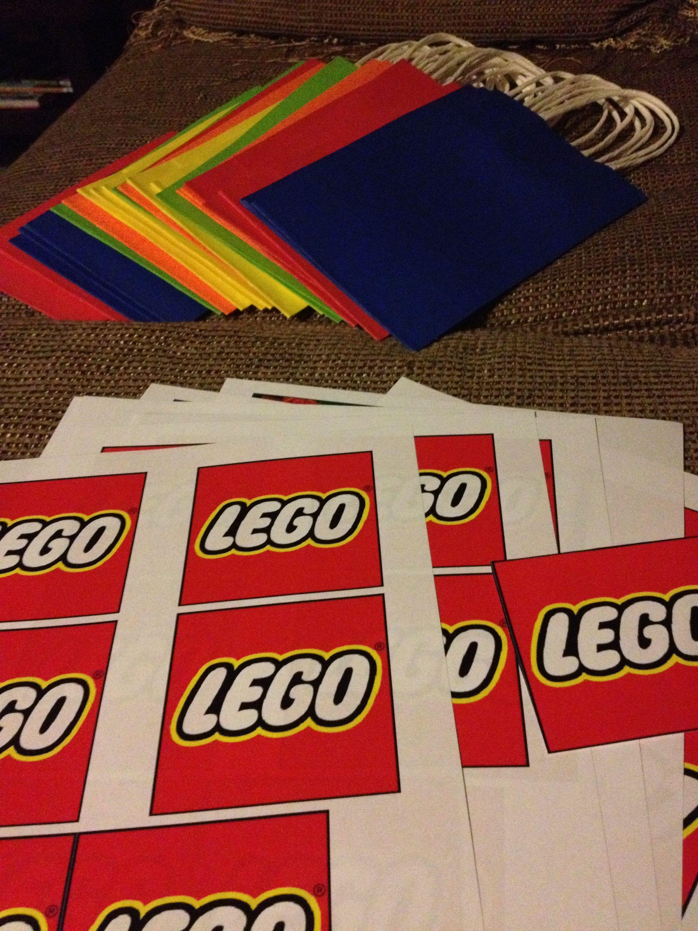 Printable LEGO Logo - DIY goodie bag, jus glue the printable lego logo. Party Ideas
