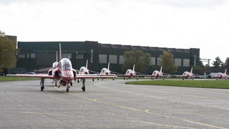 Two Red Arrows Logo - Red Arrows To Move As RAF Closes Two Bases
