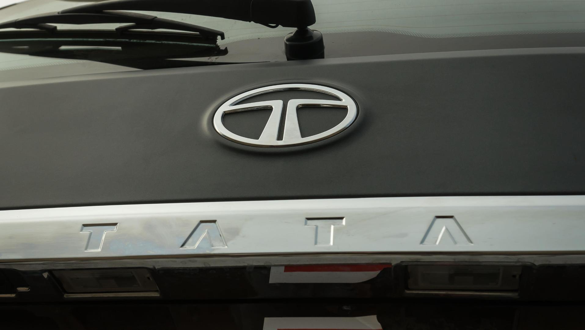 Safari Car Logo - Tata Safari Storme Photo, Exterior Image - CarWale