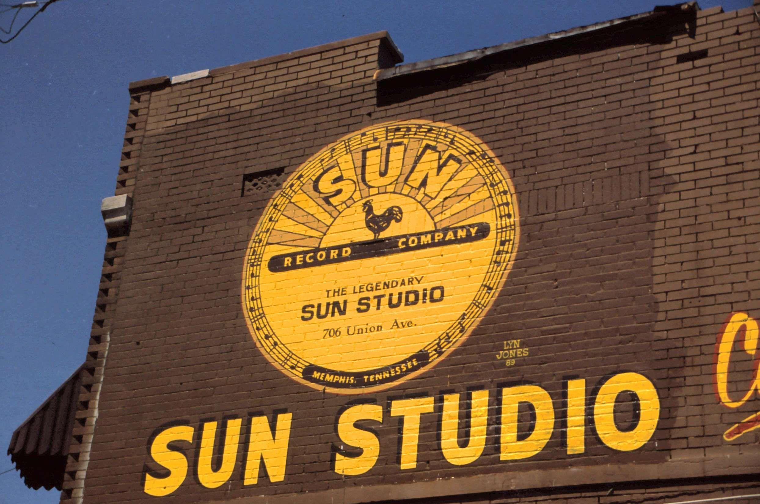 Sun Studio Logo - Sun Records logo painted on the side of the Sun Studio Mrs