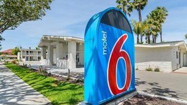 Motel 6 Logo - Motel 6 Hotels: Cheap Pismo Beach Motel 6 Hotel Deals | Expedia