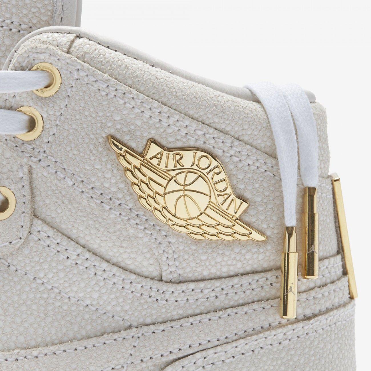 Gold White Jordan Logo - Pinnacle Air Jordan 1 Golden - Musée des impressionnismes Giverny