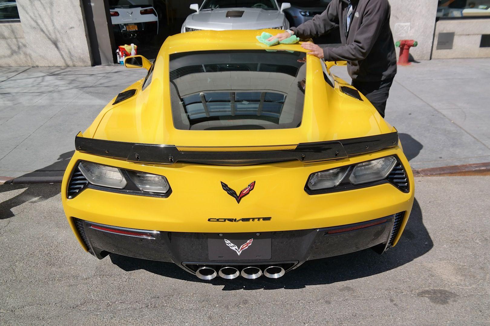 Yellow Corvette Logo - Yellow 2015 Corvette Z06 Coupe Spotted at New York Event - autoevolution