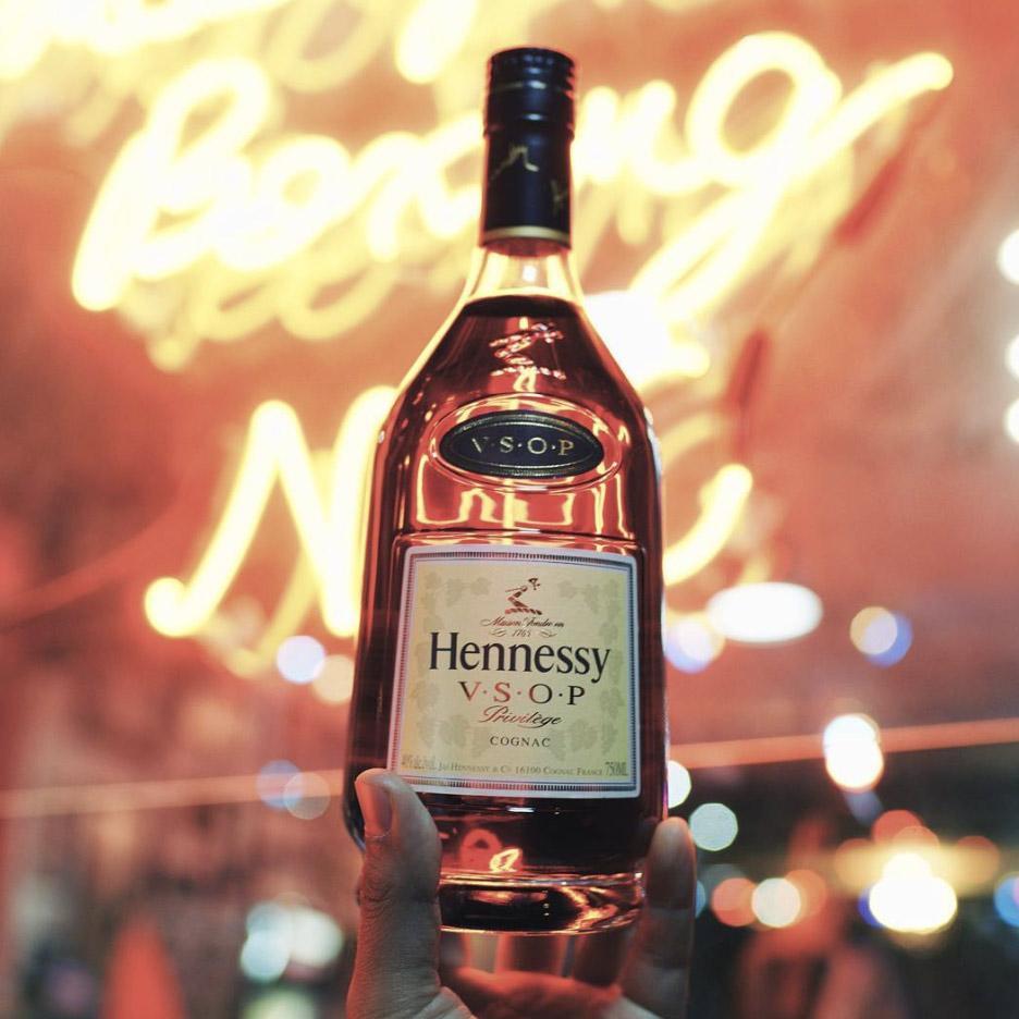 Hennessy Cognac Round Logo - Hennessy Cognac Round Logo