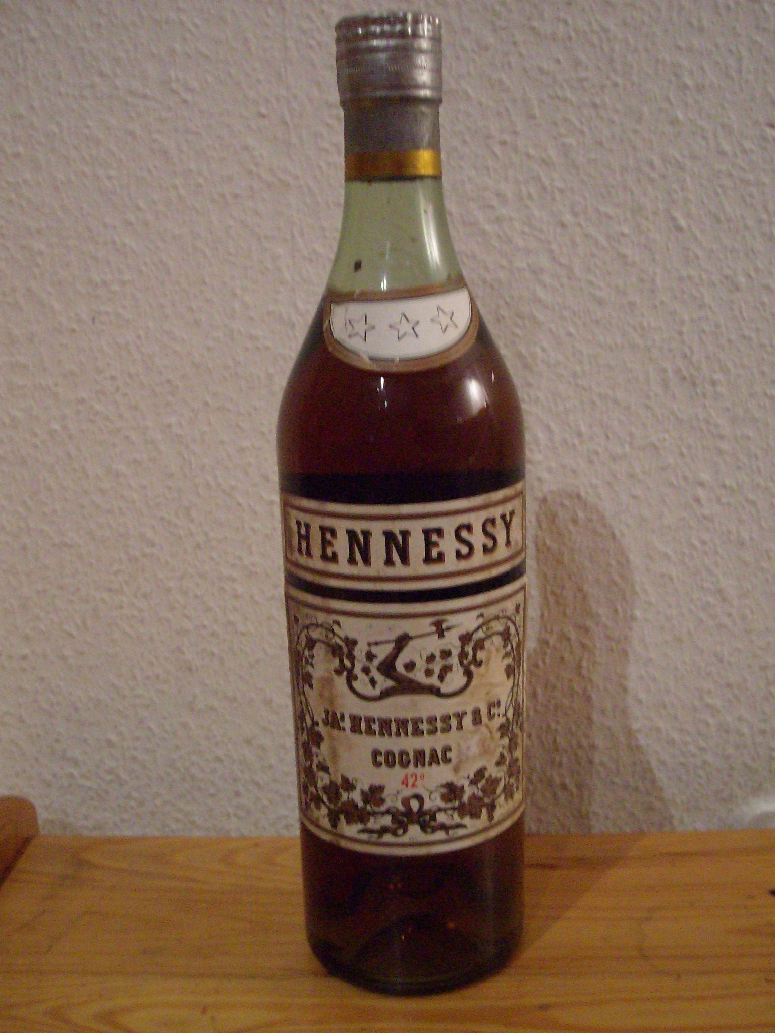 Hennessy Cognac Round Logo - Years Old Jas Hennessy & Co. Cognac 3 Stars Bottle. Cognac