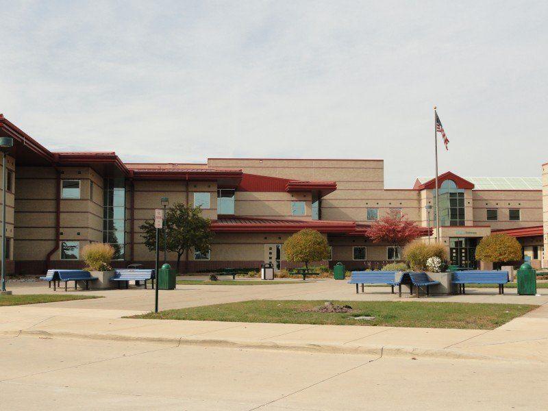 Dakota High School Logo - Dakota High School Put on Lockdown After Anonymous Gun Threat ...