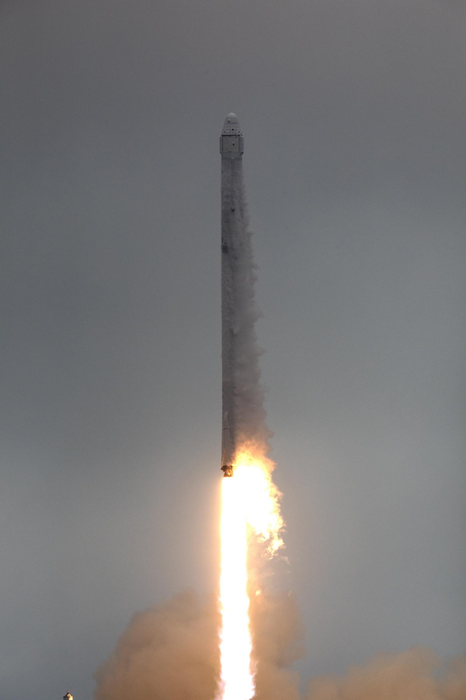 NASA Falcon 9 Logo - Image: liftoff of SpaceX Falcon 9 and Dragon from Launch Complex 39A