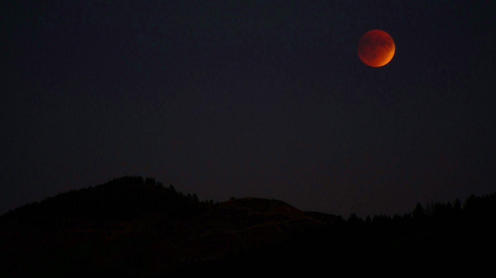 Red Moon Mountain Logo - Bunchgrass and Mountains: Sept 27 The Eclipsed Blood Moon over ...