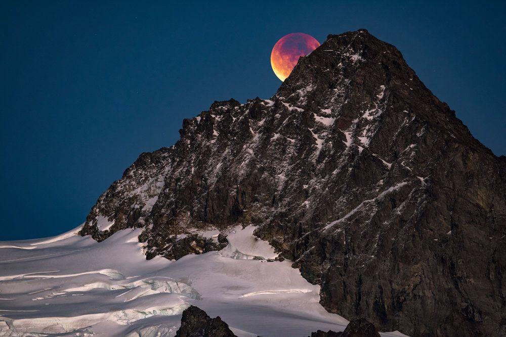 Red Moon Mountain Logo - How to Photograph the Super Blue Blood Moon Lunar Eclipse