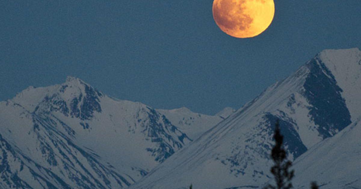 Red Moon Mountain Logo - What To Know About the 2018 Super Blue Blood Moon