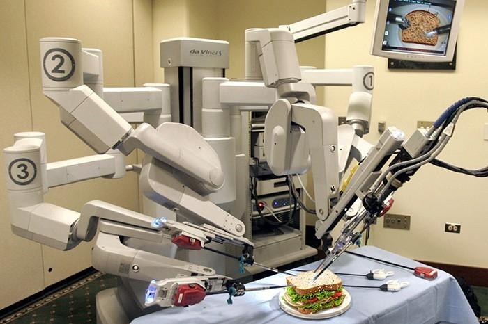 Da Vinci Robot Logo - Surgeon Uses da Vinci Robot to Craft the Perfect Ham and Cheese ...