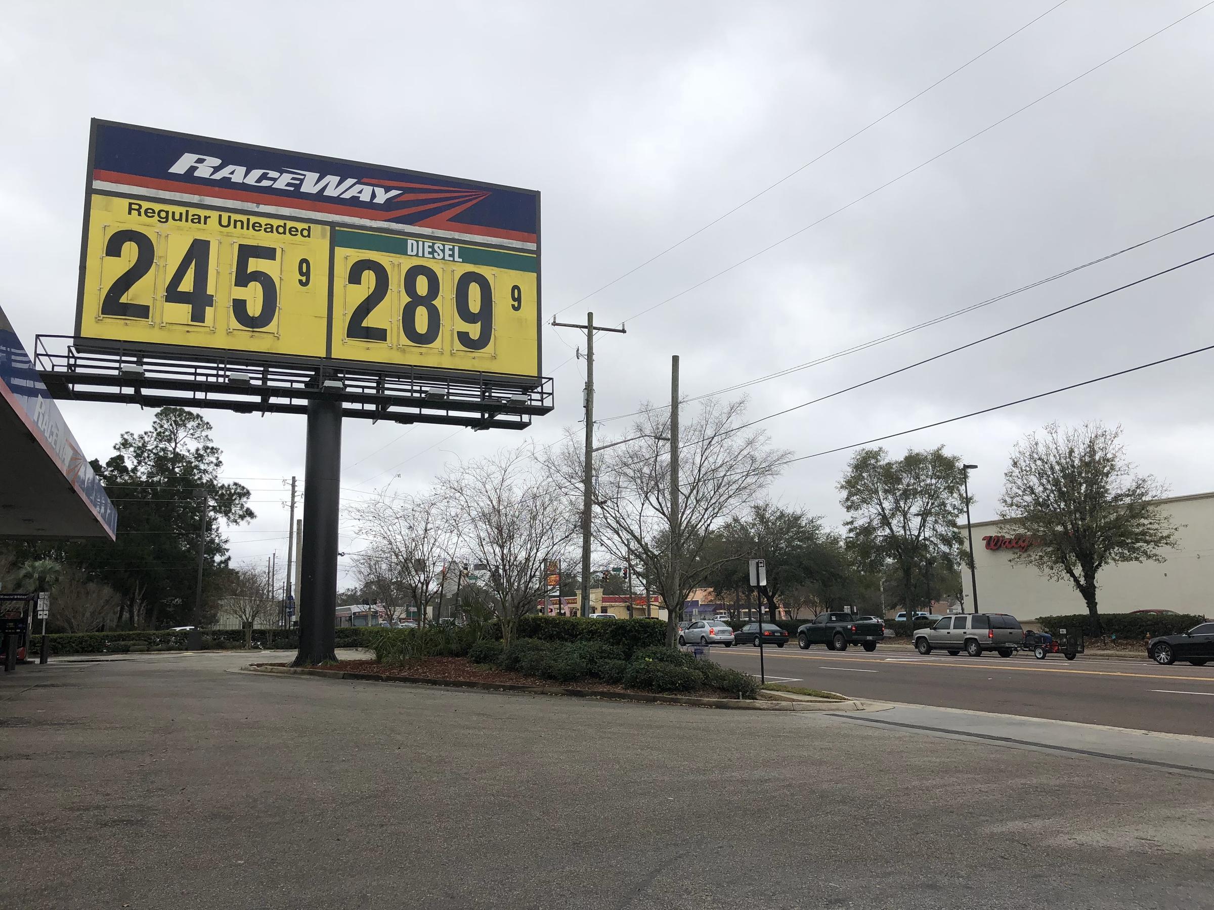 Raceway Gas Station Logo - March 1 Deadline Nears For Big Gas Station Signs To Come Down | WJCT ...