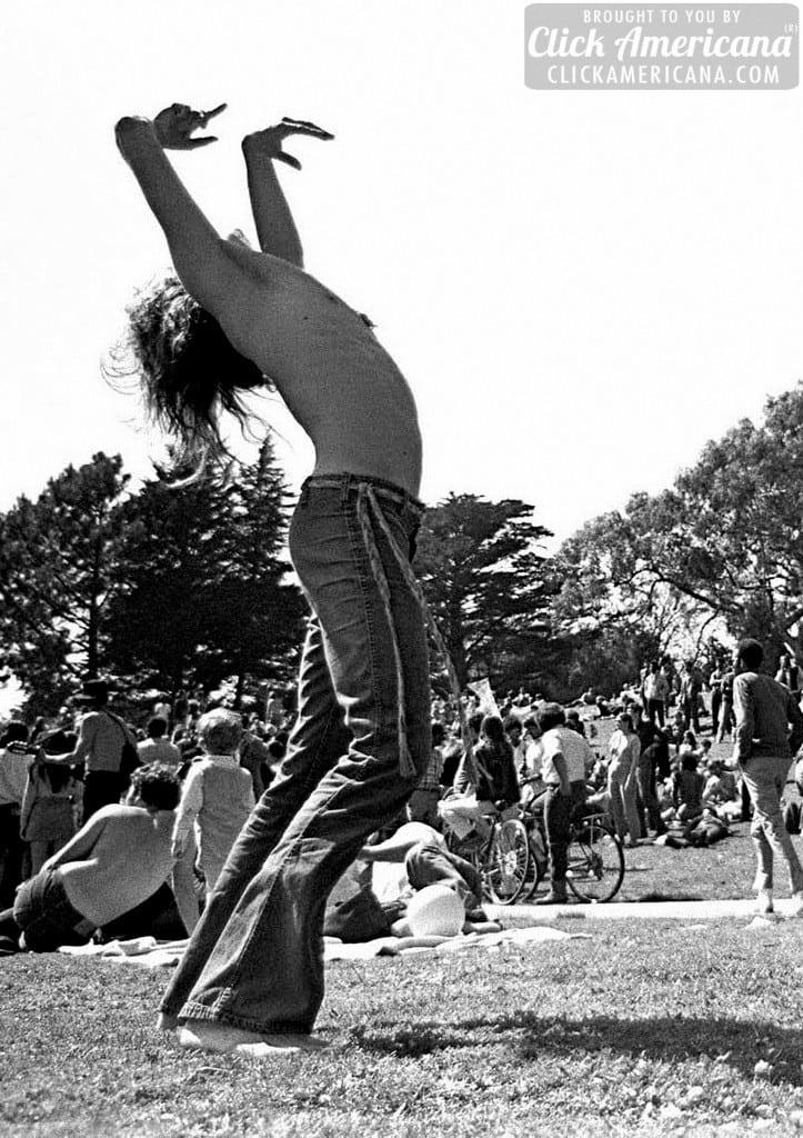 Black and White Woodstock Logo - Woodstock through the eyes of the attendees (1969) - Click Americana