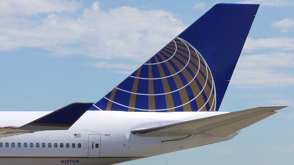 United Airlines Tail Logo - UNITED Continental Boeing 747 400 Tail Logo