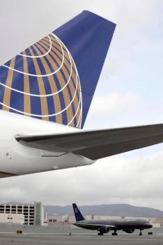 United Airlines Tail Logo - United Continental unveils new colors and lettering on fleet's