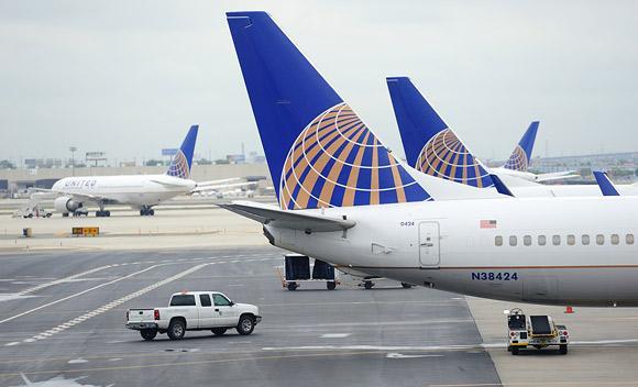 United Airlines Tail Logo - How to Survive United Airlines' Big Computer Switch Business