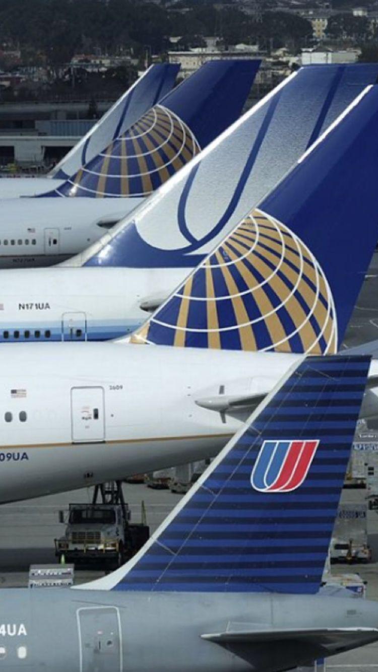 United Airlines Tail Logo - Three generations of United Airlines liveries at SFO in early 2011 ...