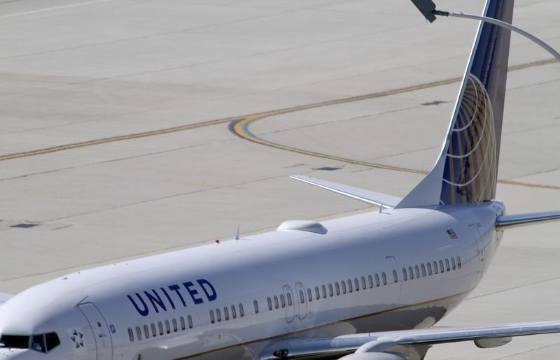 United Airlines Tail Logo - United Airlines, machinists union reach deal on new contracts