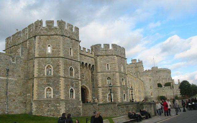 Windsor Palace Logo - Visiting Windsor Castle - what to expect, make an informed visit