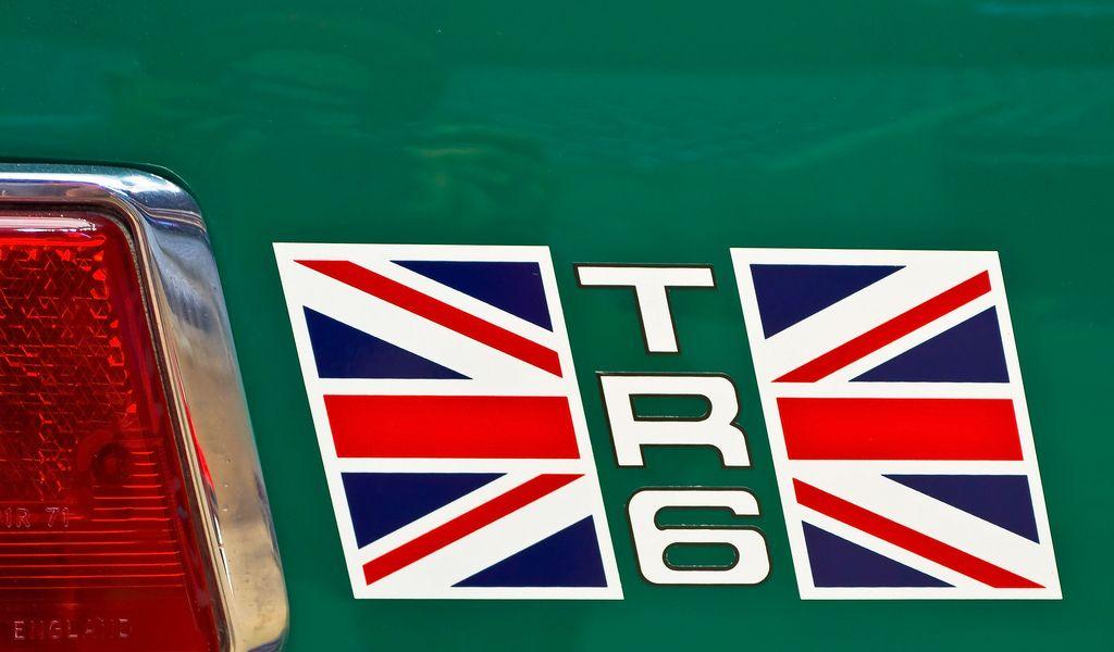 Triumph TR6 Logo - Triumph TR6. Rear quarter panel Union Jack decal