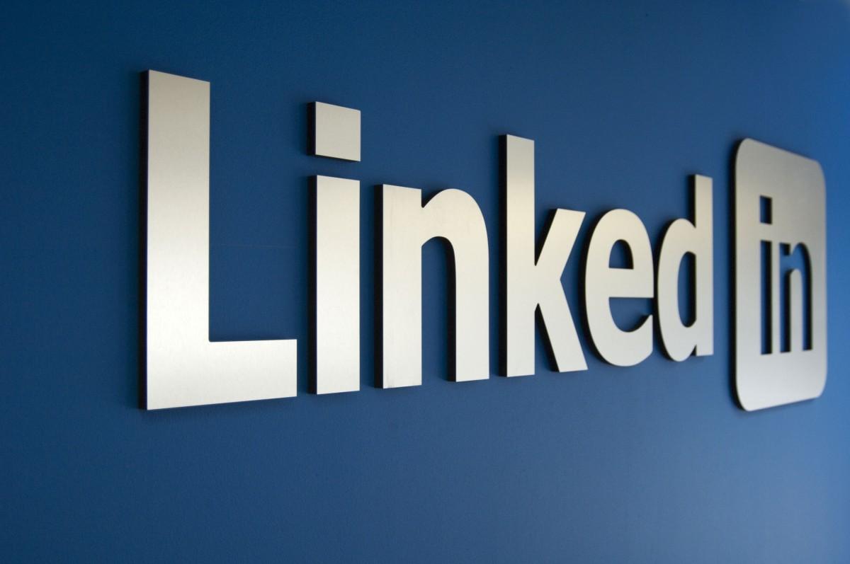 Contact Me On LinkedIn Logo - What 1,000 LinkedIn Invitations Taught Me About Connecting With ...