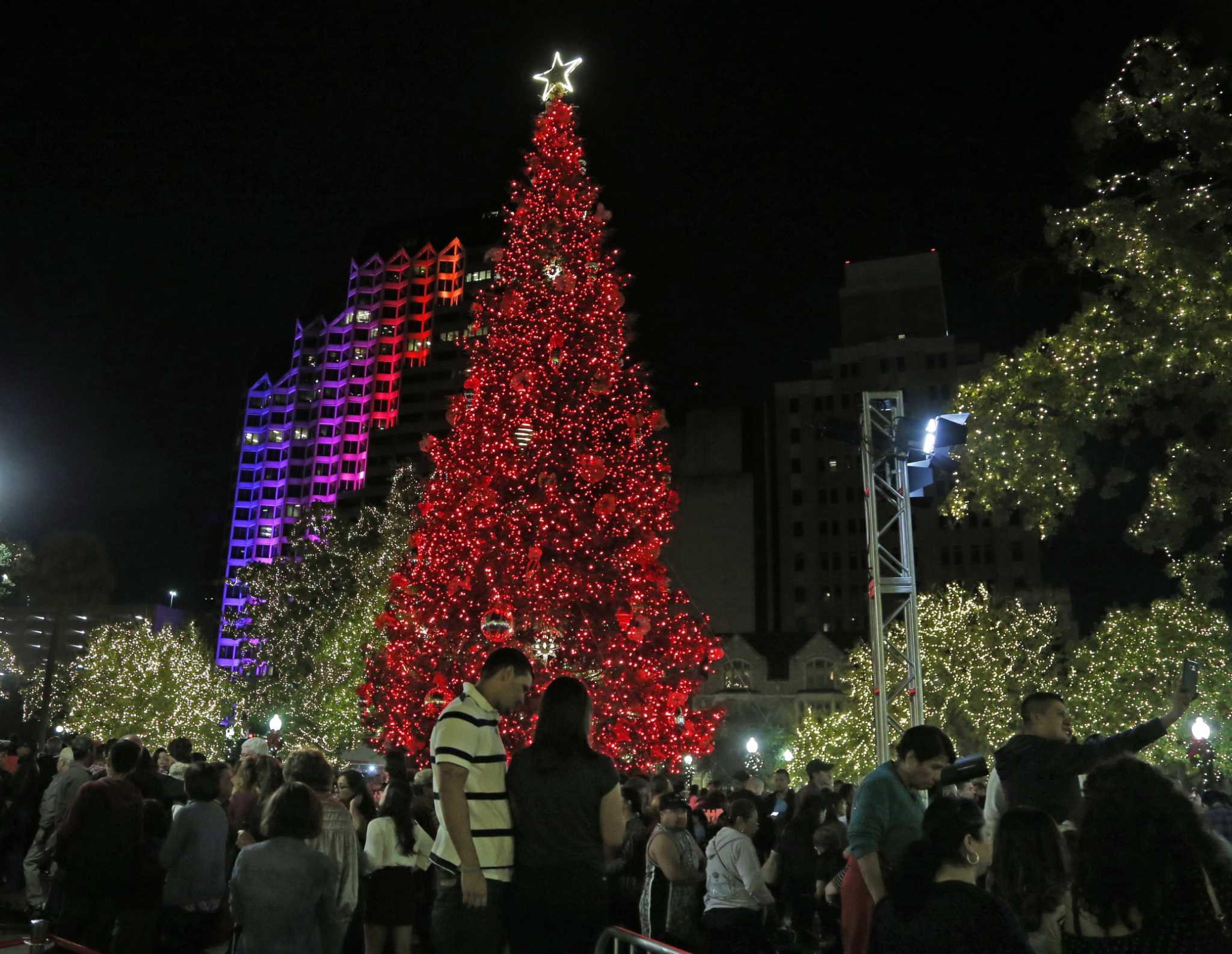 Christmas Tree and a Red S Logo - Arrival of H-E-B-sponsored Travis Park tree delayed due to weather ...