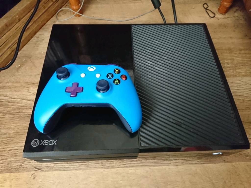 Electric Black Xbox Logo - Good condition Black Xbox One Console (500GB). in Bletchley