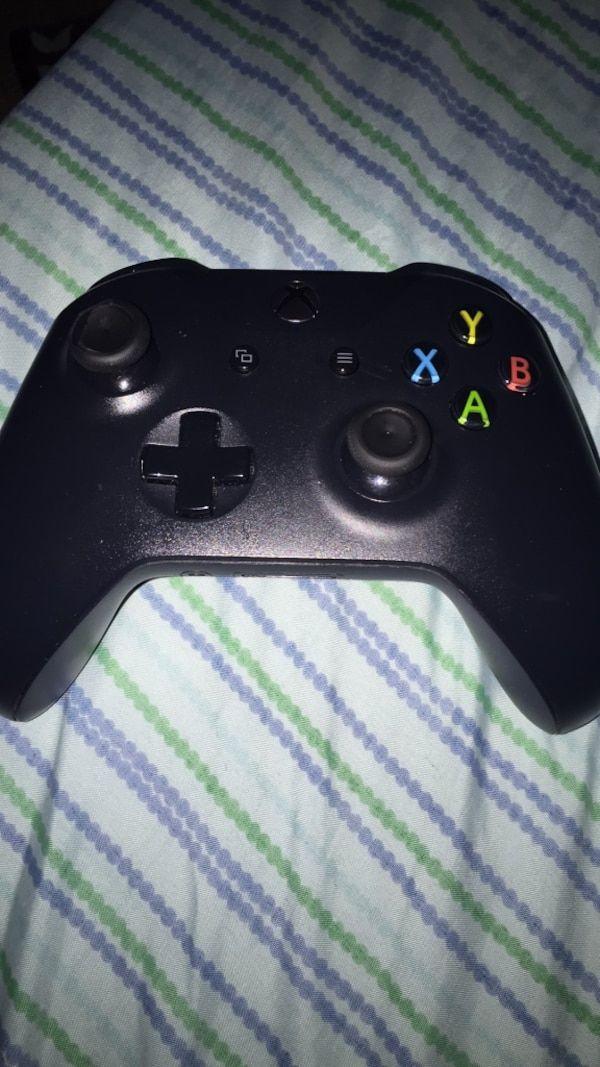 Electric Black Xbox Logo - Used black Xbox One game controller in Linden