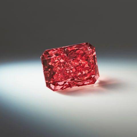 Inside Other Two Red Diamonds Logo - One of the world's rarest diamonds: 2.11-carat Fancy Red Argyle ...