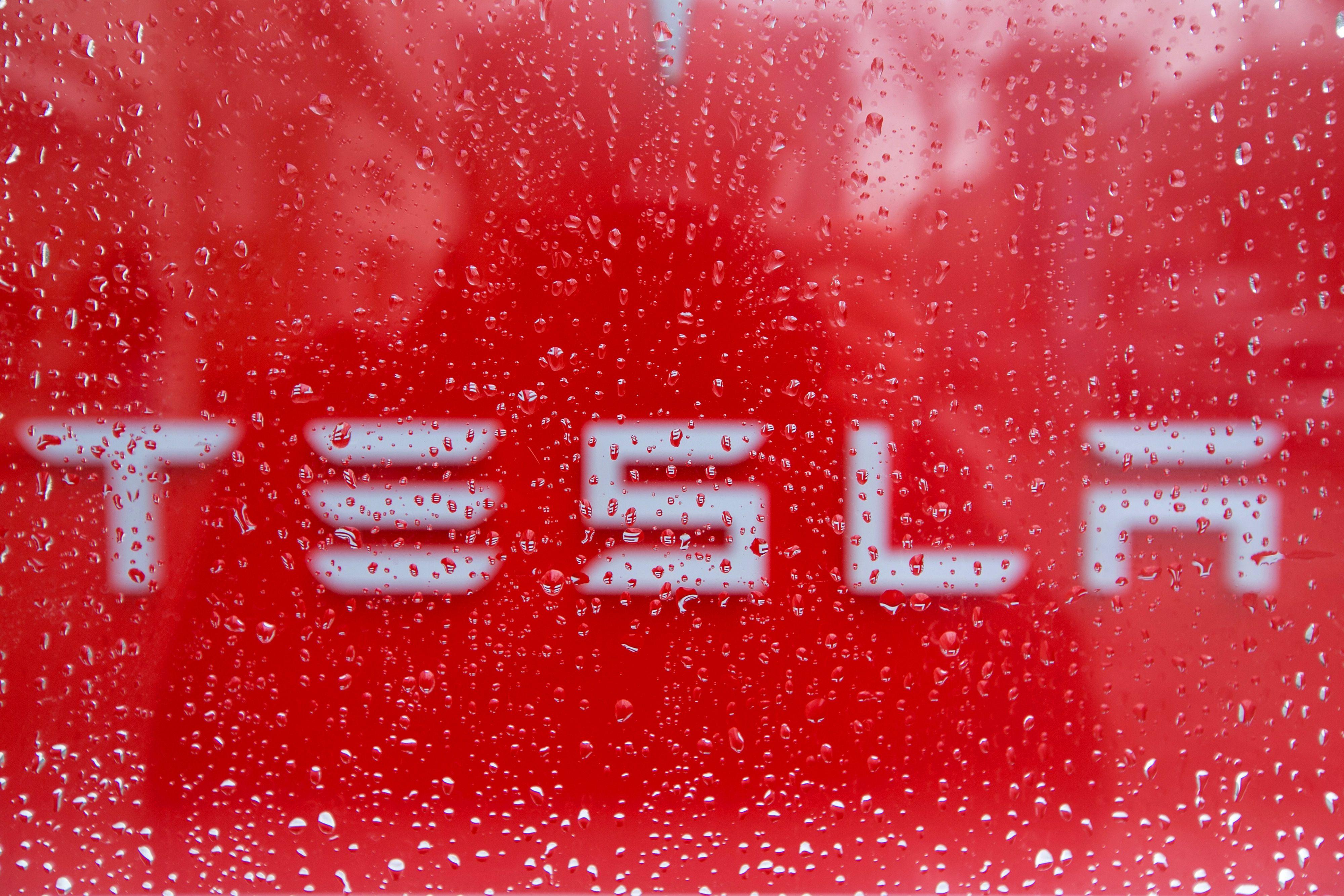 2017 Tesla Logo - Tesla Offers Sweeteners to Quell Unrest at German Supplier | Fortune