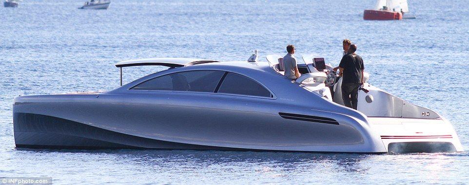 2 Silver Arrows Up Logo - Mercedes-Benz Arrow 460 Granturismo motor yacht spotted in French ...