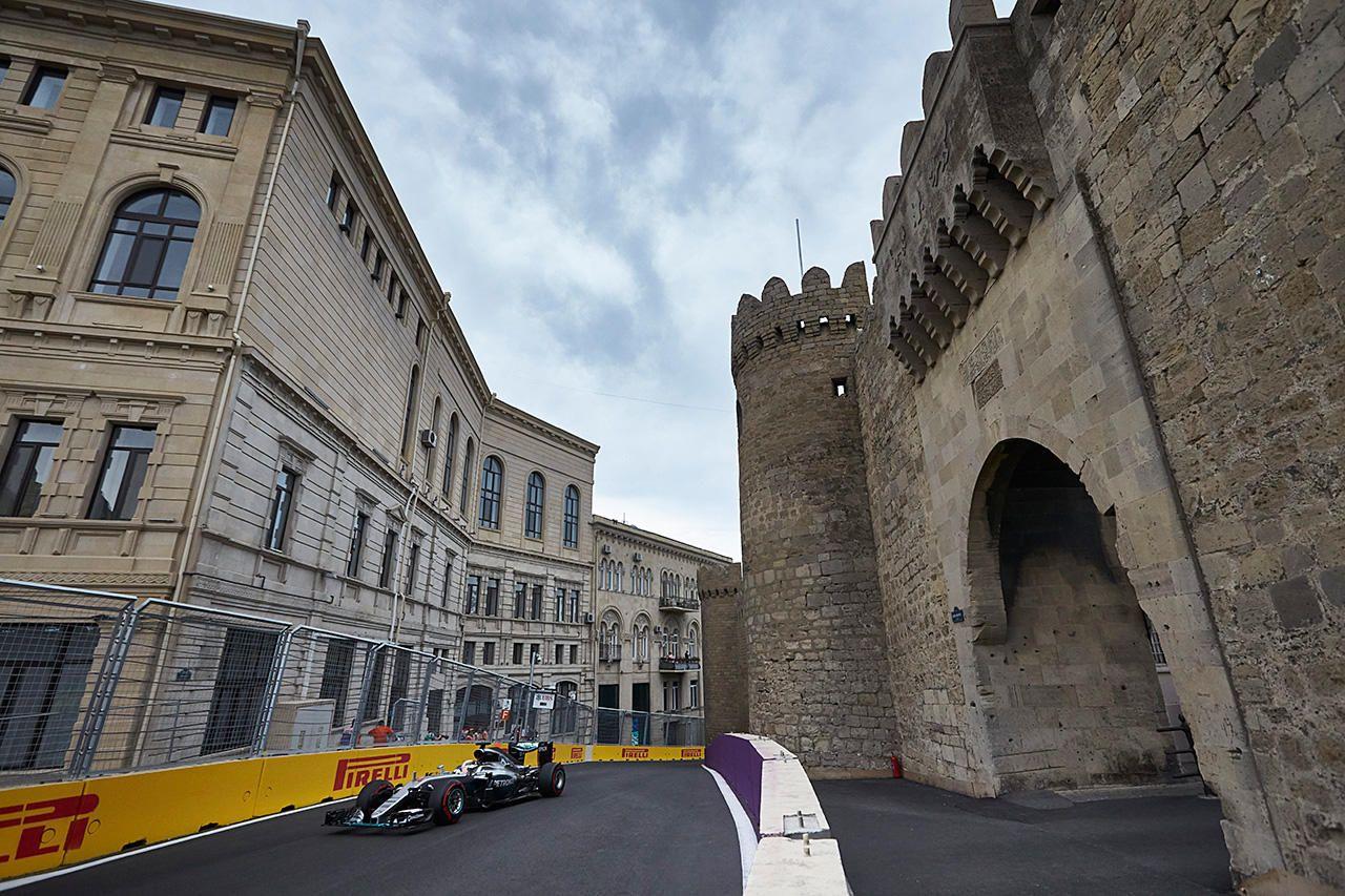 2 Silver Arrows Up Logo - Mercedes-AMG Petronas Motorsport - GALLERY: Silver Arrows in Baku