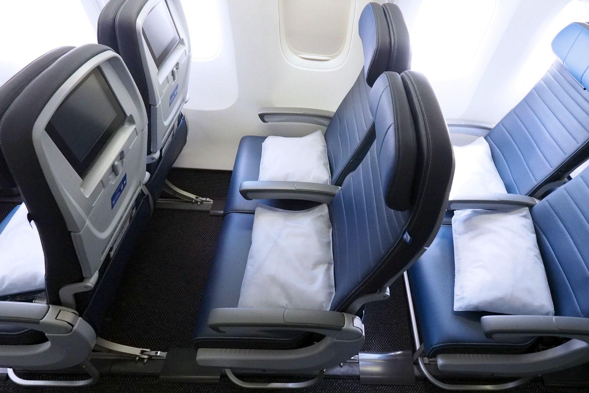 United Economy Seat Logo - Where To Sit When Flying United's 767 300ER: Economy