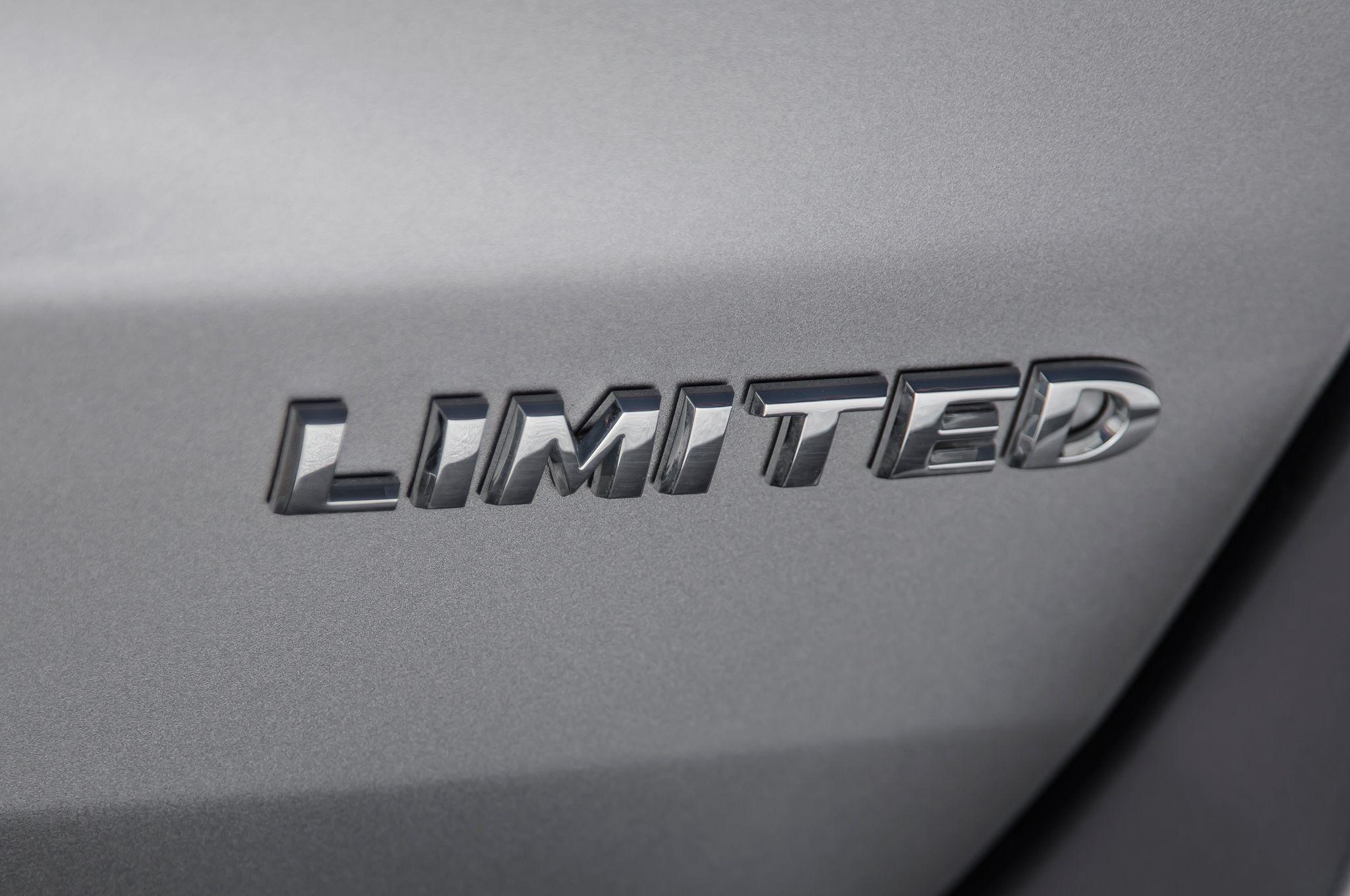 Jeep Cherokee Limited Logo - 2014 Jeep Grand Cherokee V-6 and V-8 First Tests - Truck Trend