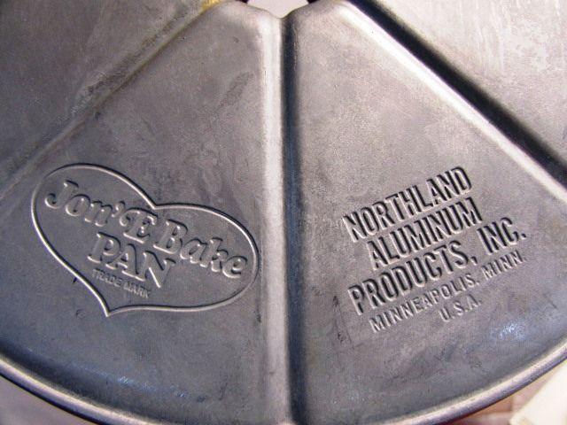 Steak N Bake Logo - Lot Detail COMFORT FOOD! TWO JON E BAKE ALUMINUM CORNBREAD