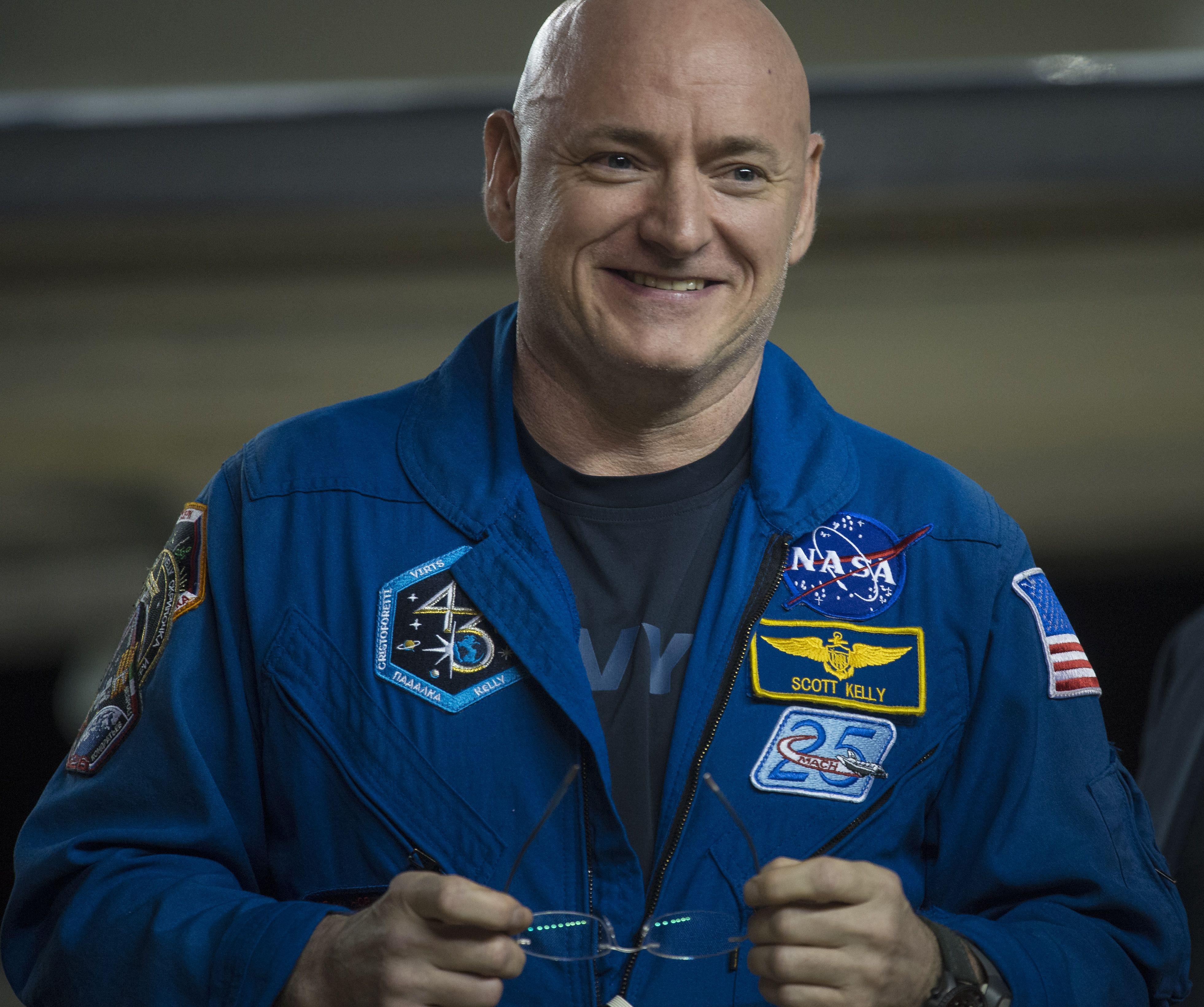 NASA Commander Logo - Astronaut Scott Kelly Back in Texas after His Year in Space | NASA