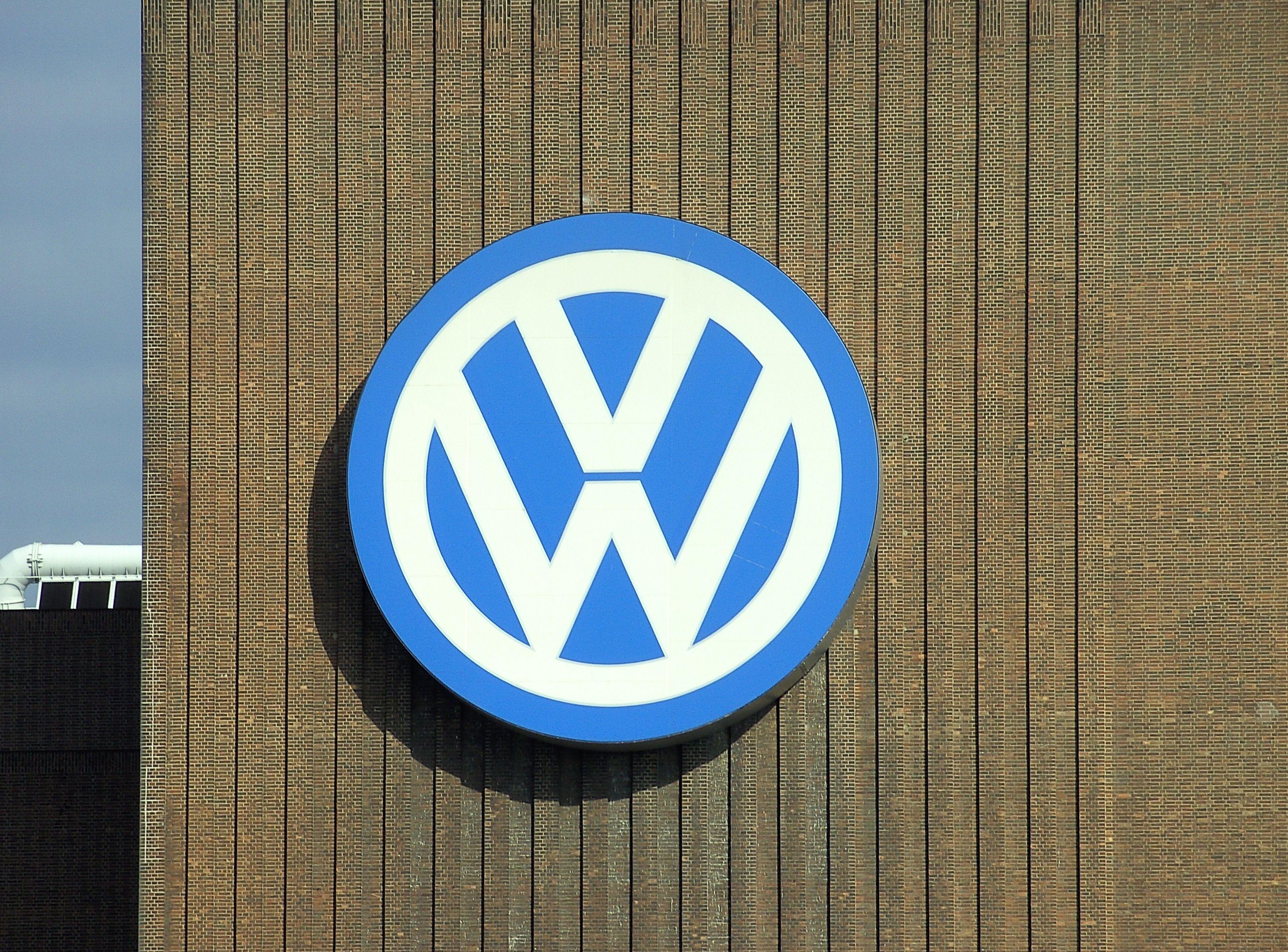 Wolfsburg VW Blue Logo - VW Logo am Heizkraftwerk Wolfsburg