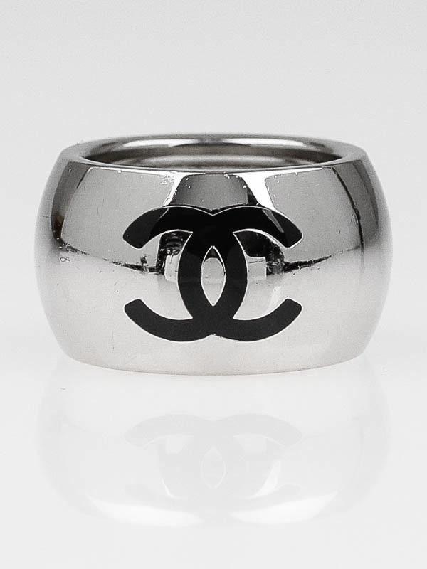 Black Ring Logo - Chanel Black Resin and Metal Heart CC Logo Ring 7's Closet