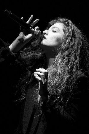 Lorde Black and White Logo - CONCERT REVIEW Lorde at Roseland Ballroom in NYC