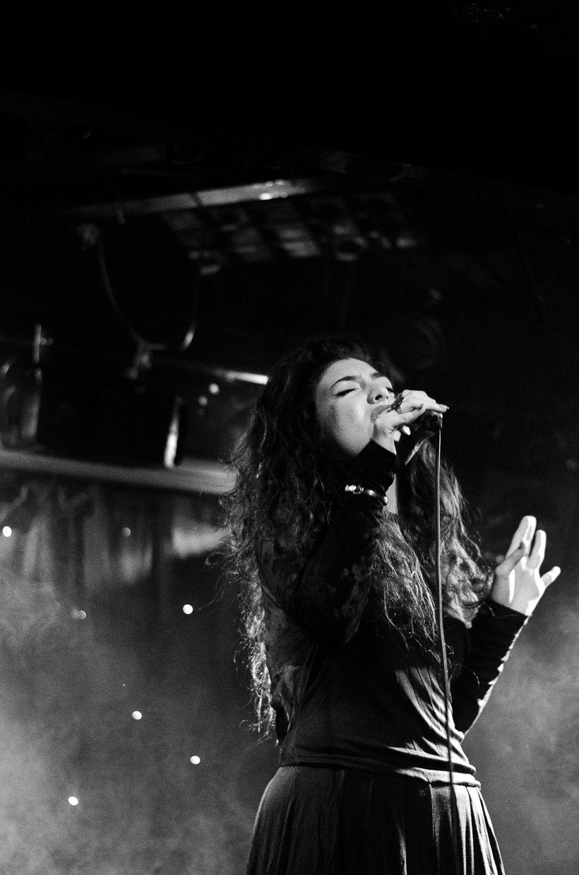 Lorde Black and White Logo - Music and photography: Lorde at Madame JoJos, London – SoulSide Funk