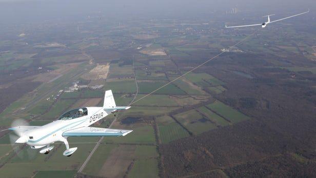 Glider Aircraft Logo - Record-setting electric plane tows glider up into the sky in seconds