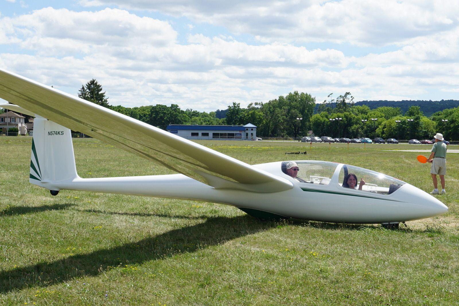 Glider Aircraft Logo - Finger Lakes Soaring Club > Rides