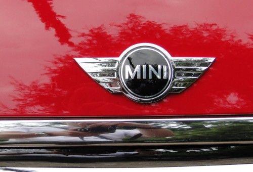 Mini Cooper Car Logo - Mini Cooper Symbol > Mini Cooper Logo Meaning and History | Chickens ...