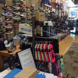 Tradehome Shoes Logo - Tradehome Shoes - Shoe Stores - 350 N Milwaukee St, Boise, ID ...