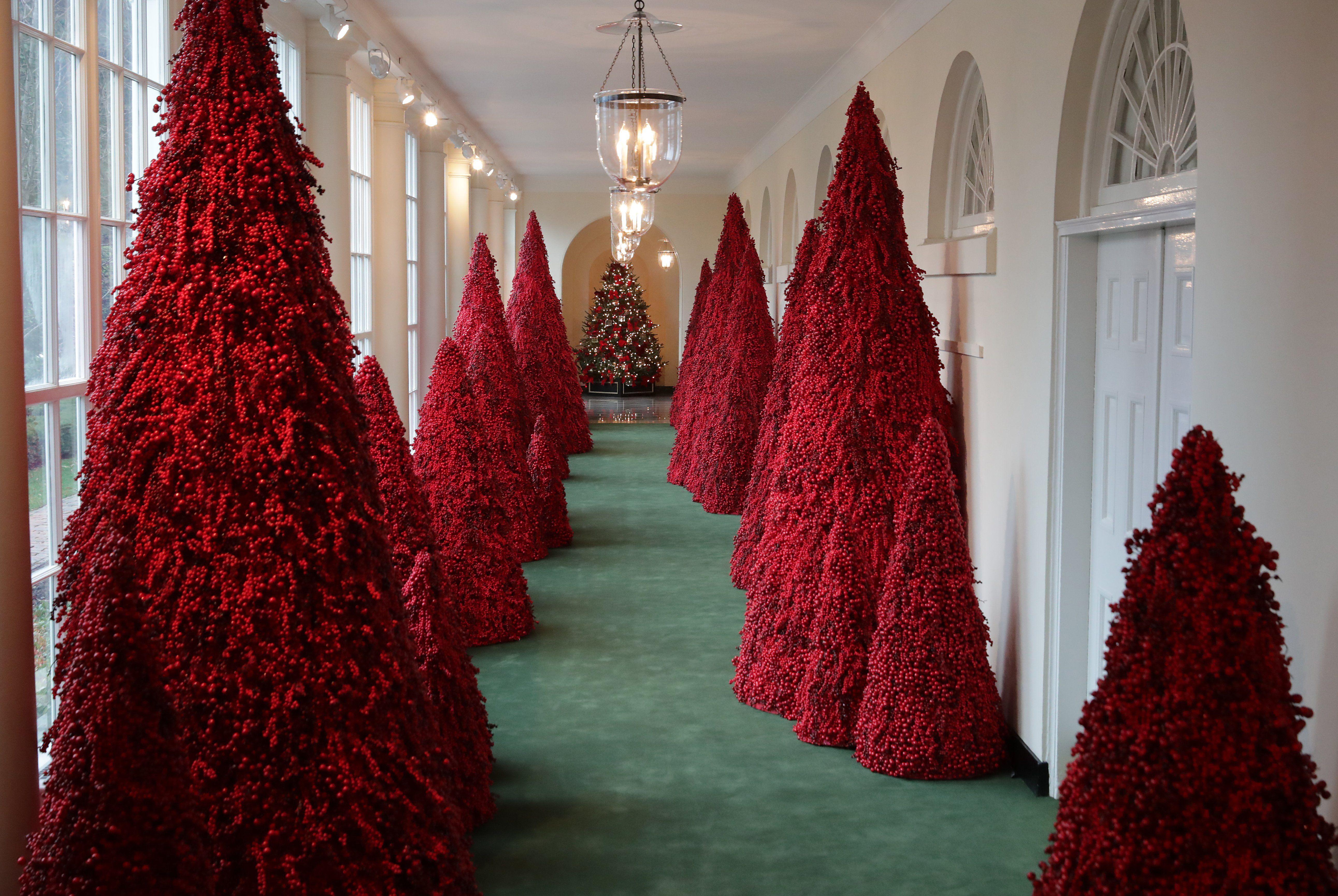Red and White Internet Logo - Melania Trump's 'Blood' Red White House Holiday Trees Bestow the ...