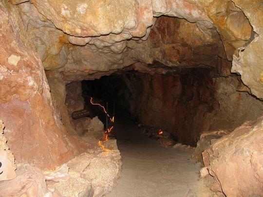 Grand Canyon Caverns Logo - Grand Canyon Caverns: Arizona's deepest, darkest hotel room