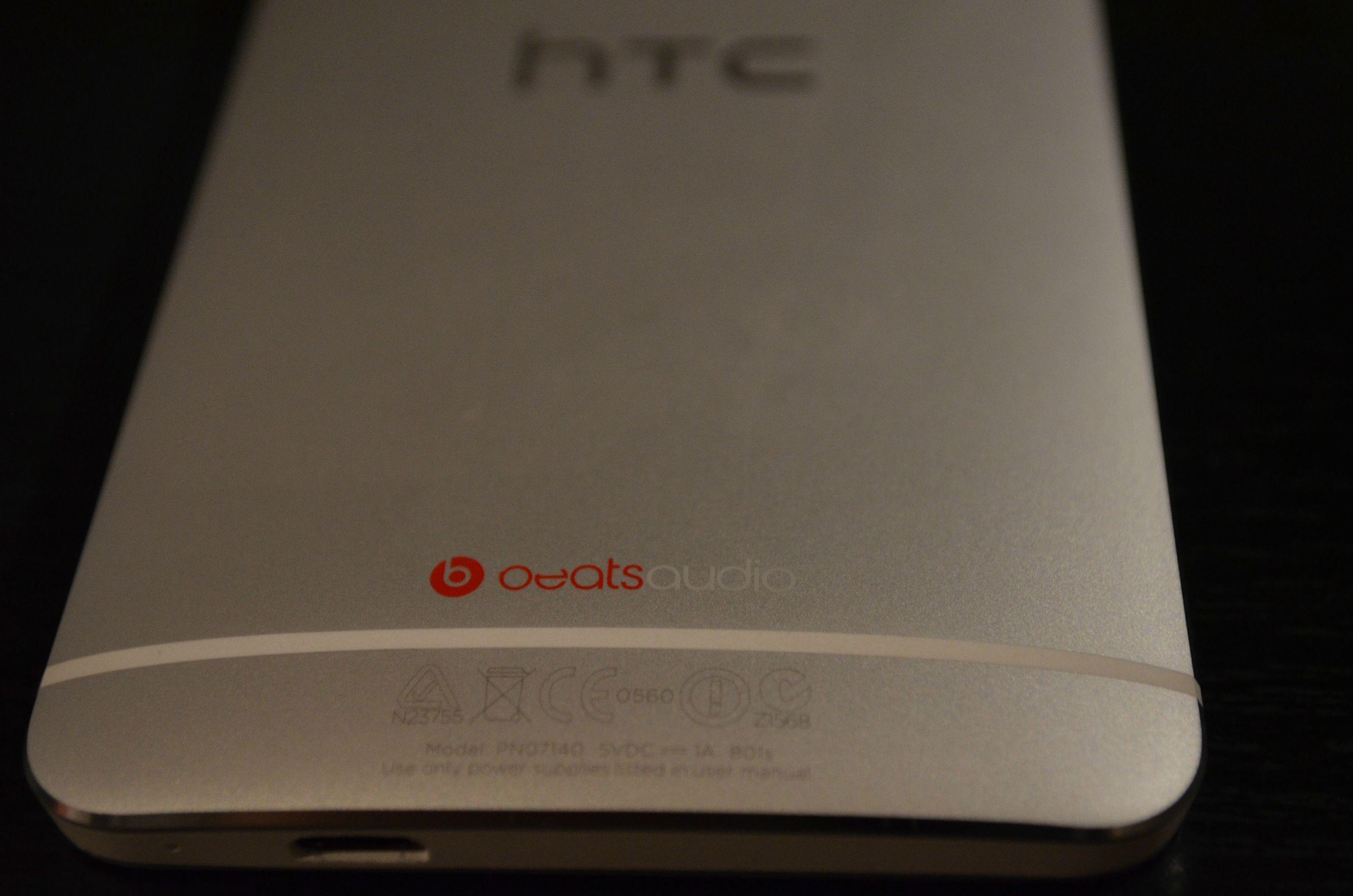 HTC Beats Logo - Beats Audio' letters rubbing off back of ph. HTC One (M7)