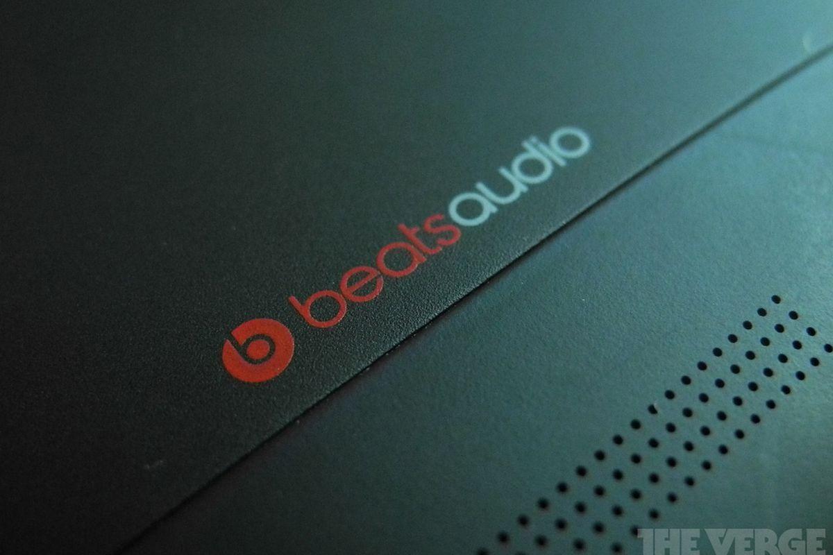 HTC Beats Logo - Beats ends HTC partnership, buys back $265 million of shares - The Verge