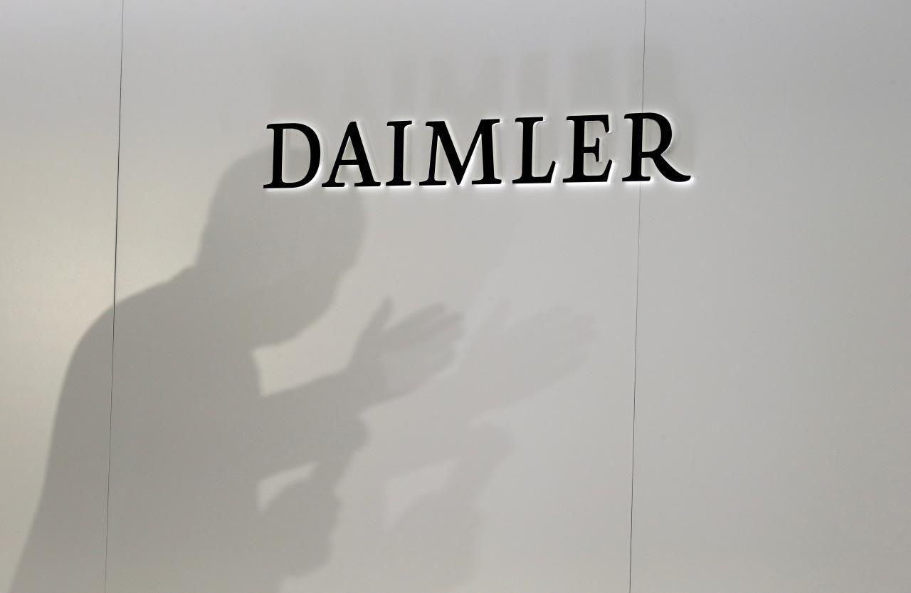 New Daimler Logo - Daimler's diesel troubles trigger new profit warning | Reuters