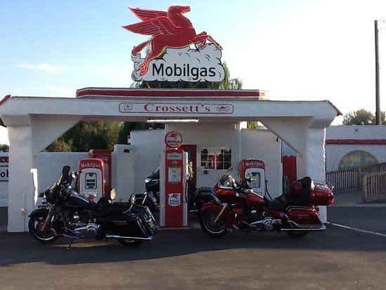 Horse Gas Station Logo - Old School Gas Station Next To Diner Of Red Horse Drive In